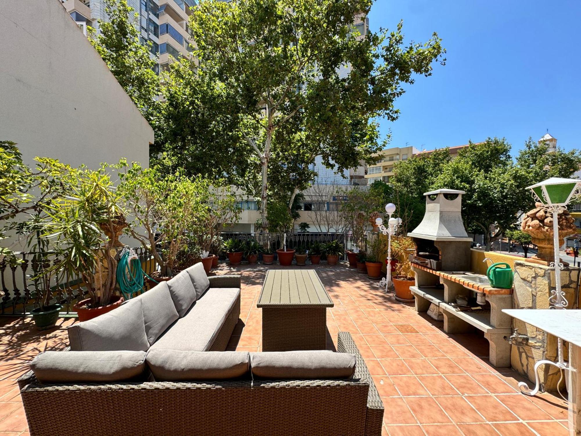 Apartemen Three Gems Center With Terrace And Bbq- Eaw Homes